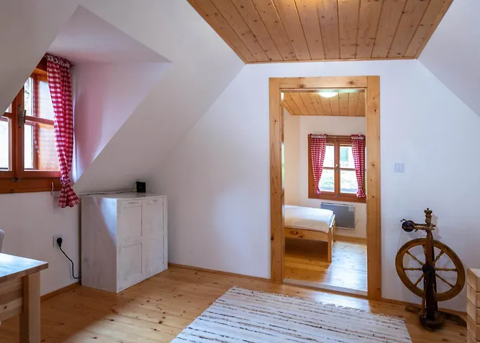 Traditional Deer With Sauna - Srnacie Дольни-Кубин